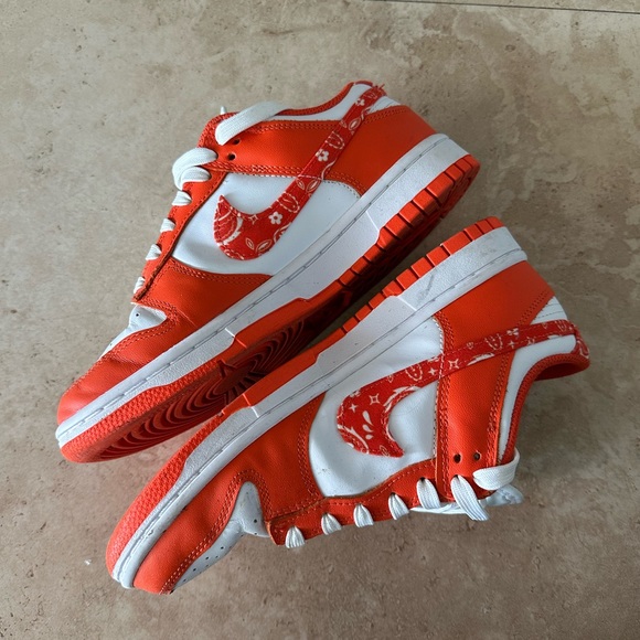 Women’s 7.5 Nike Dunks— Orange - Picture 4 of 15
